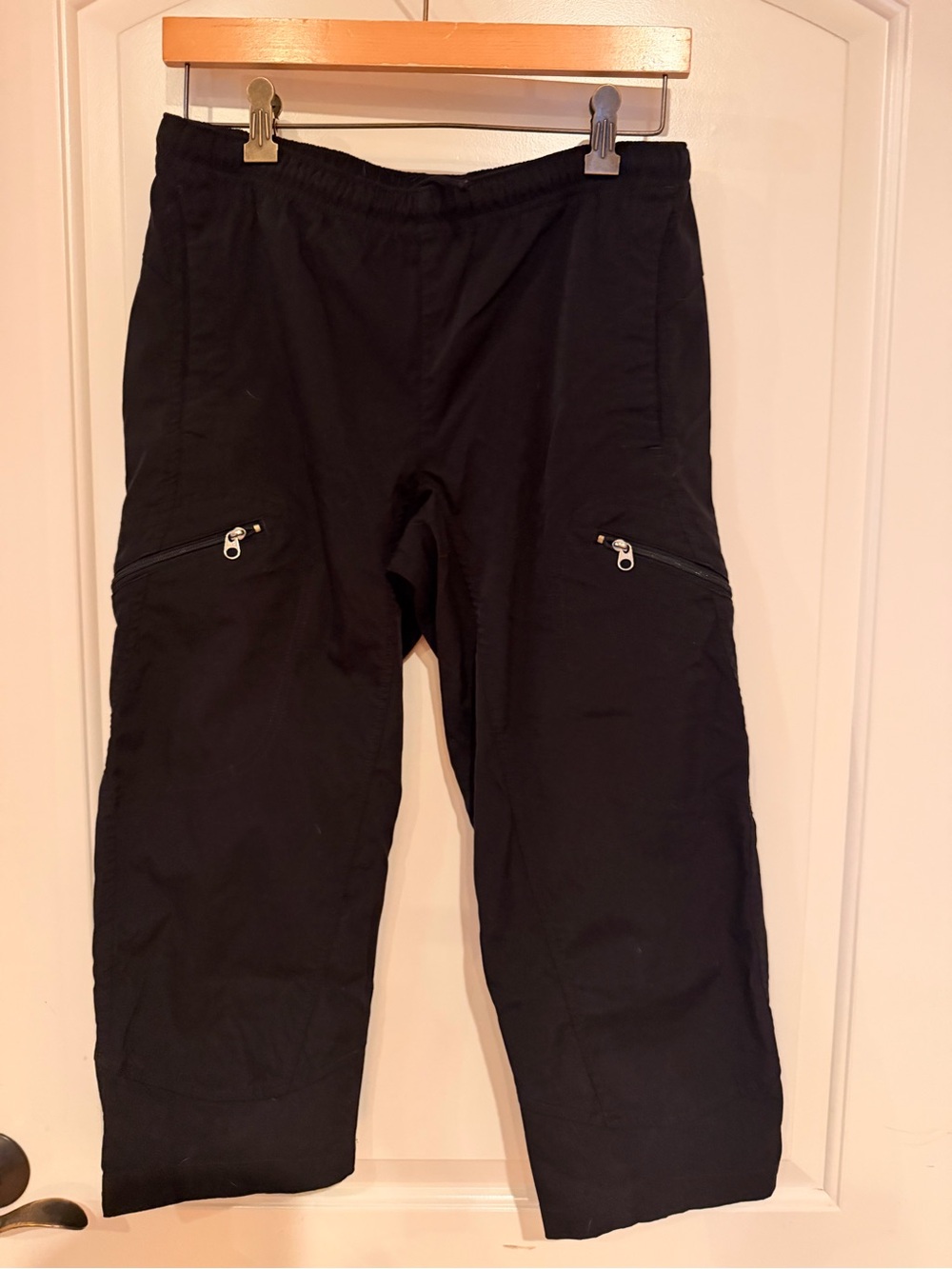Patagonia Rhythm Black Escalante capri pants size small women’s EUC